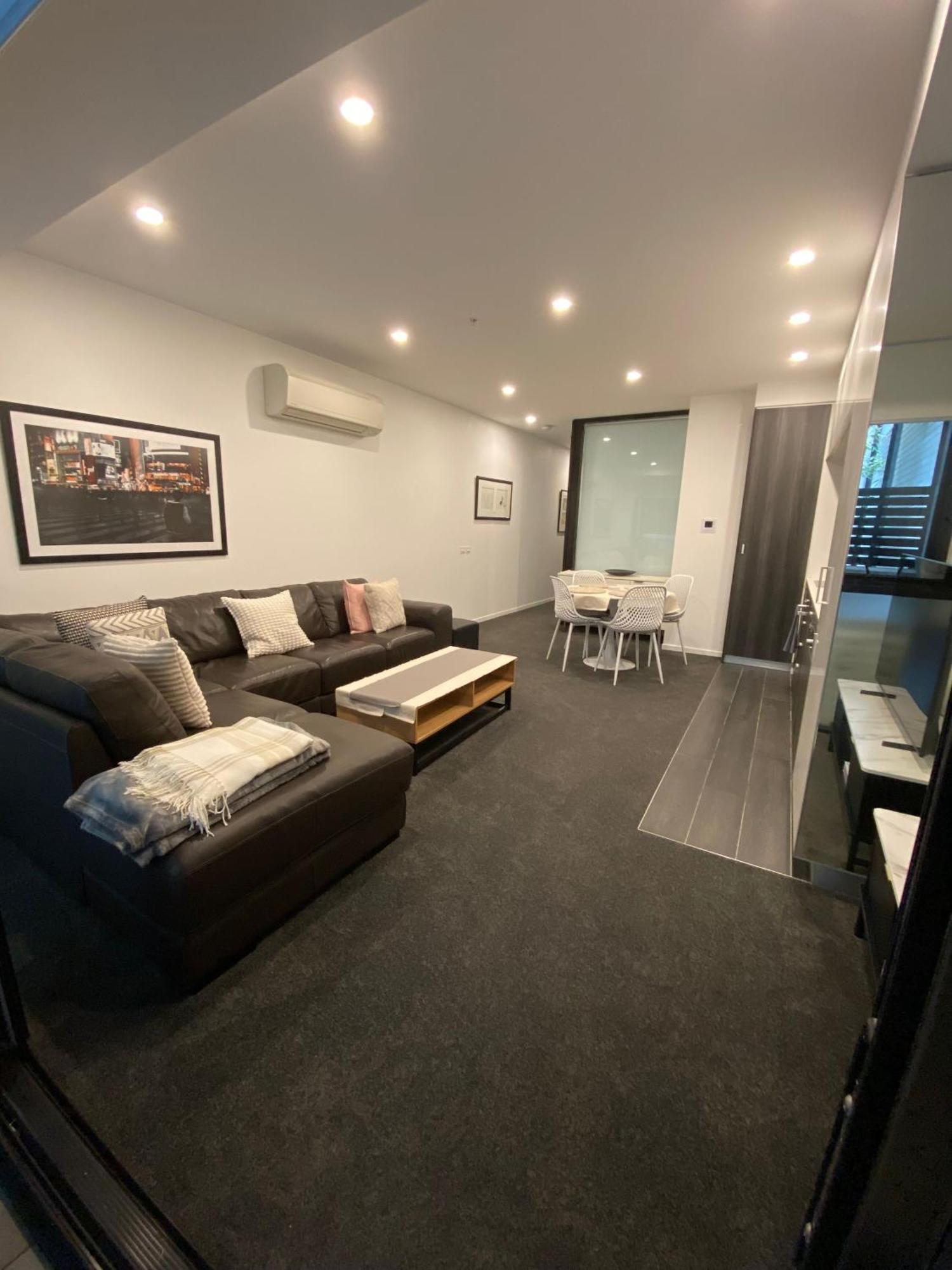 Modern Quiet 1 & 2 Bed Apt Opposite Albert Park Мельбурн Экстерьер фото