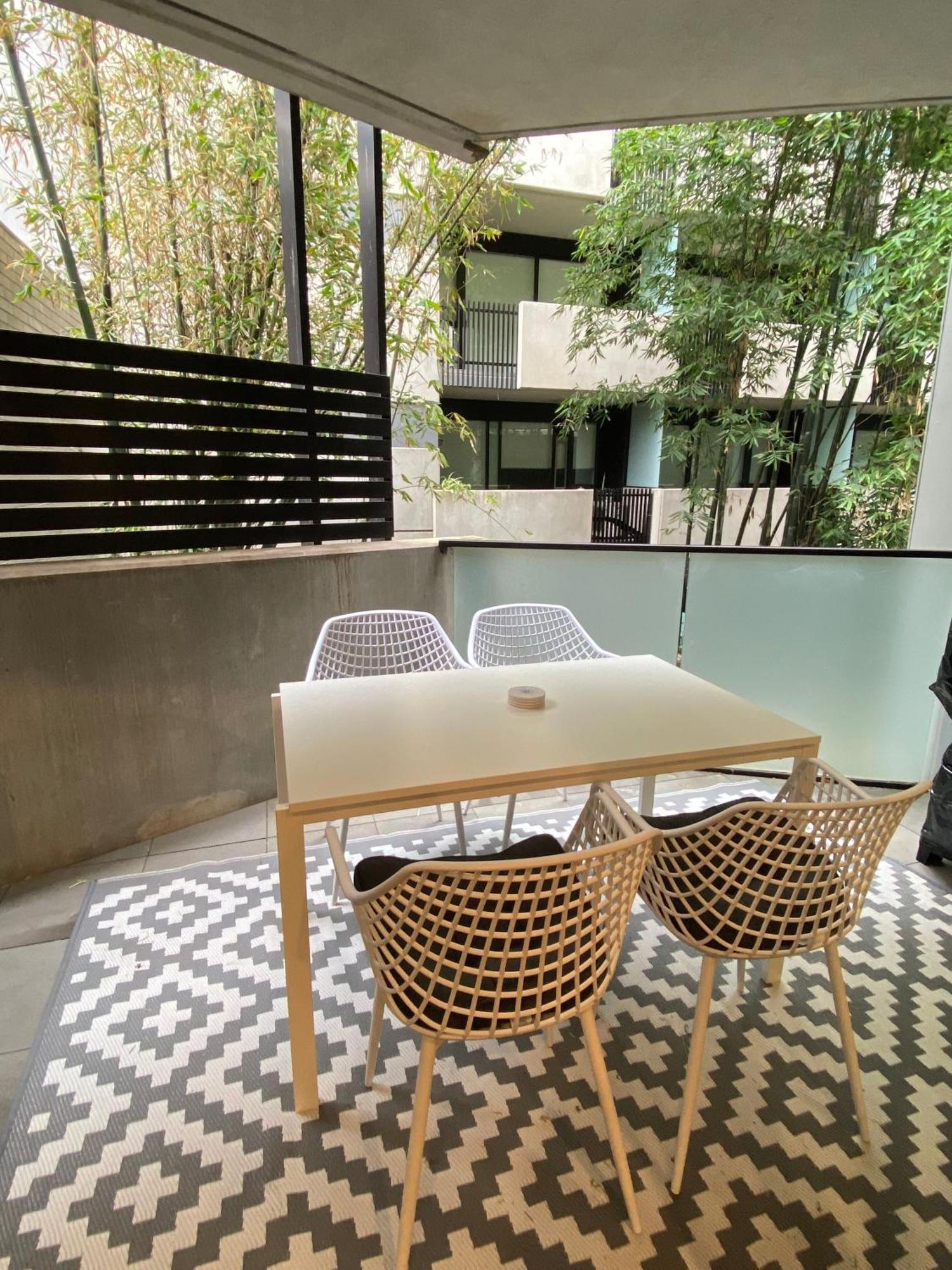 Modern Quiet 1 & 2 Bed Apt Opposite Albert Park Мельбурн Экстерьер фото