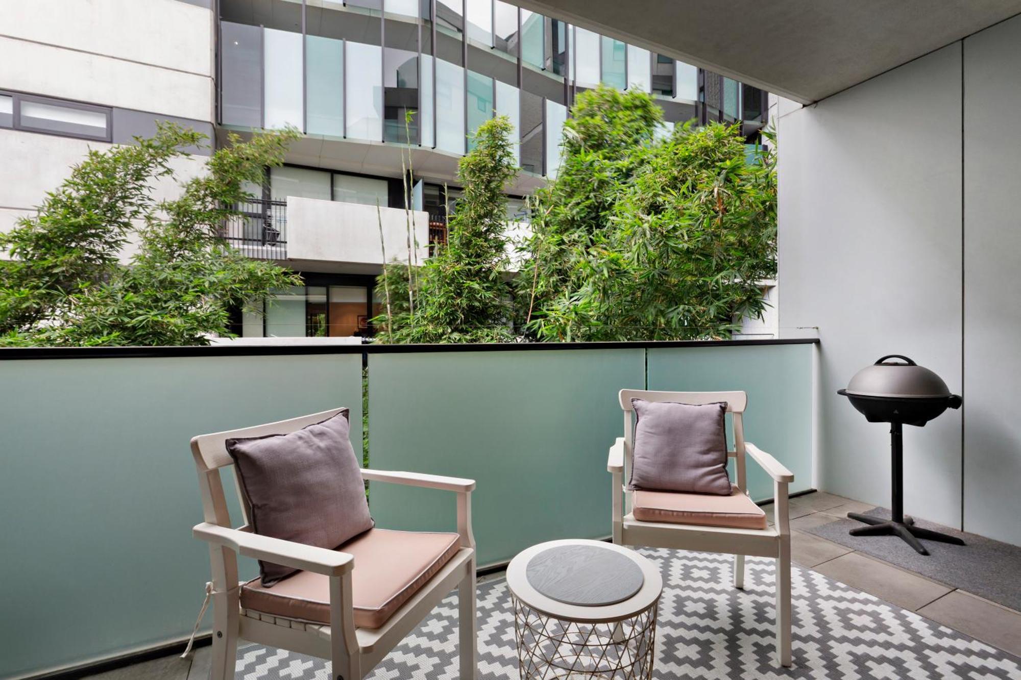 Modern Quiet 1 & 2 Bed Apt Opposite Albert Park Мельбурн Экстерьер фото